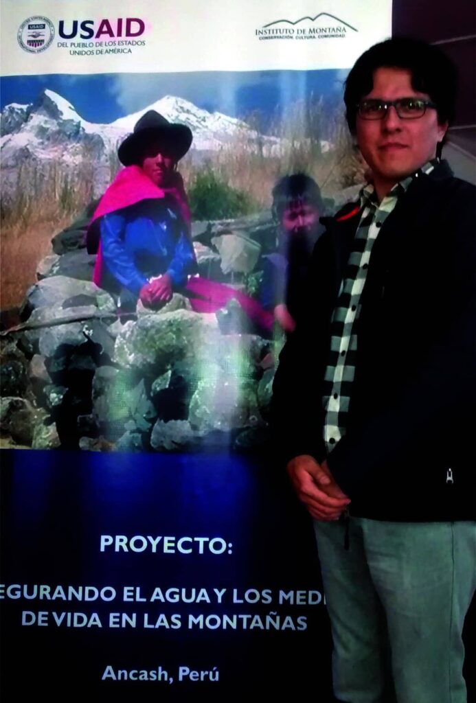 Rogger Morales Hermosa, brinda la asistencia técnica de la Dirección Regional de Cambio Climático, Desertificación y Recursos Hídricos del Ministerio del Ambiente