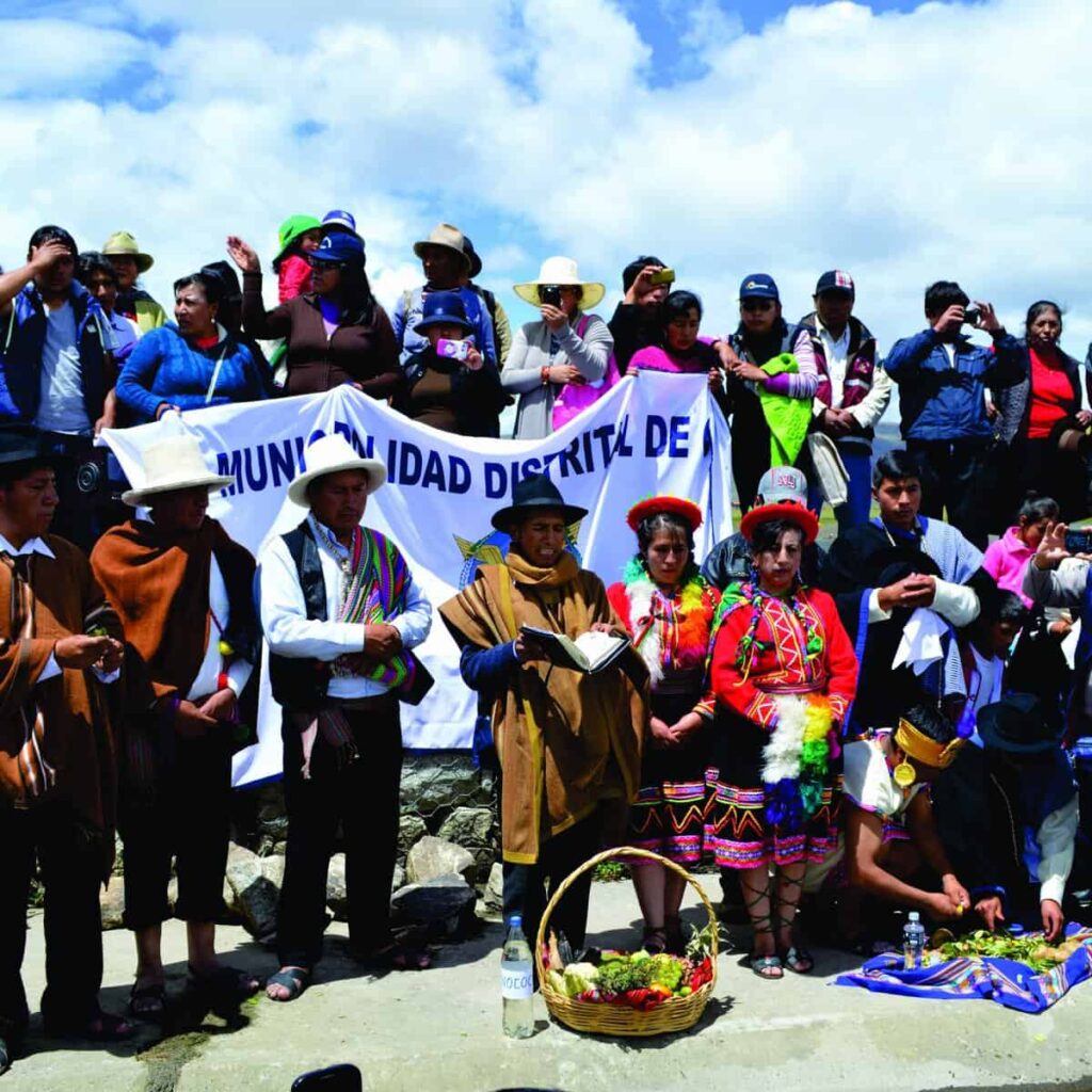 Ceremonia del pago a la Mama Yacu, en las orillas de la laguna de Conococha, emblema del agua en Ancash
