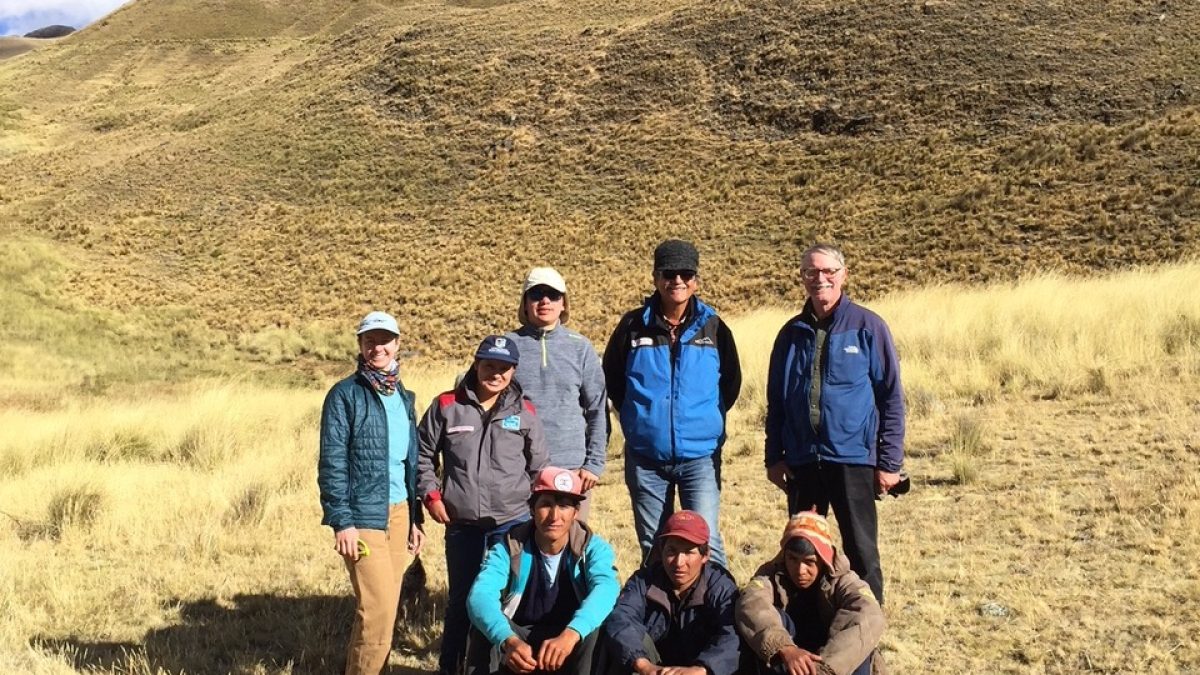 Foto 1 Equipo Social-Geográfico del Proyecto Andes-Bofedales-ganaderia Fopto J Recharte 1 julio 2018