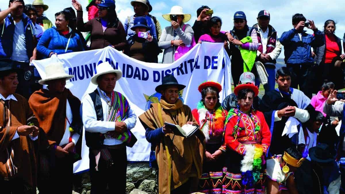 Ceremonia del pago a la Mama Yacu, en las orillas de la laguna de Conococha, emblema del agua en Ancash